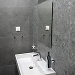 Modern And Spacious In The Centre Appartamento