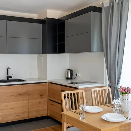 Modern And Spacious In The Centre Sofie