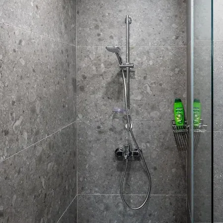 Modern And Spacious In The Centre