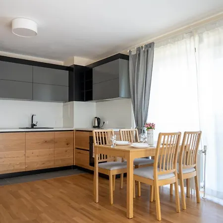 Modern And Spacious In The Centre *