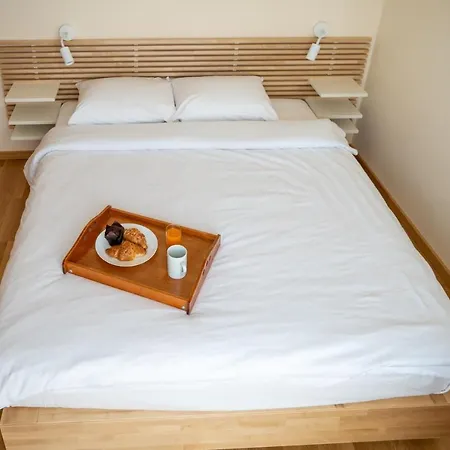 Modern And Spacious In The Centre *