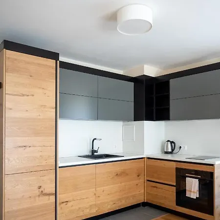 Modern And Spacious In The Centre アパート *