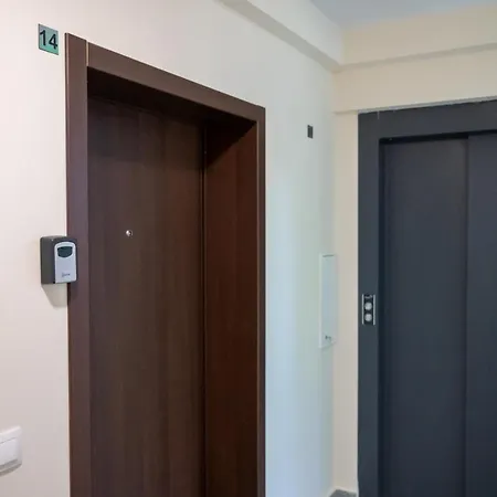 Modern And Spacious In The Centre アパート