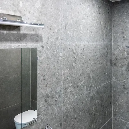 Modern And Spacious In The Centre *