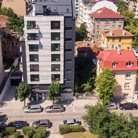 Modern And Spacious In The Centre *