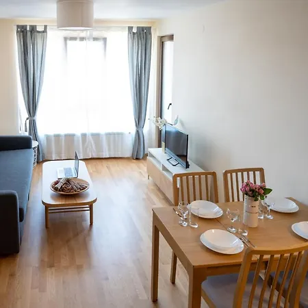 Modern And Spacious In The Centre 公寓