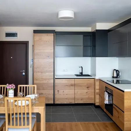 Modern And Spacious In The Centre 公寓